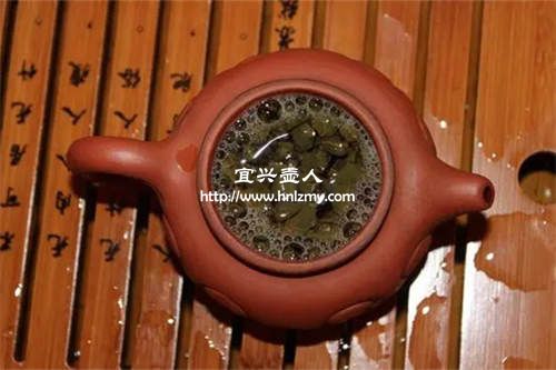 紫砂壺泡茶為什么會(huì)出沫